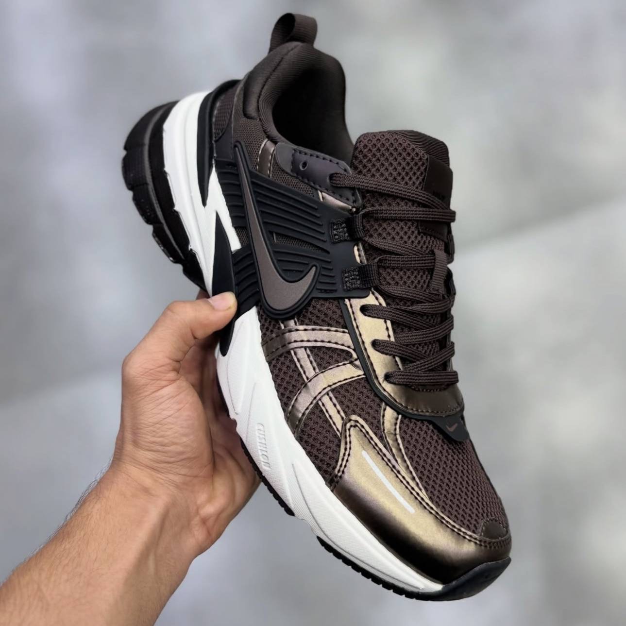 نایک وی تو کی شکلاتی Nike V2K Run 141