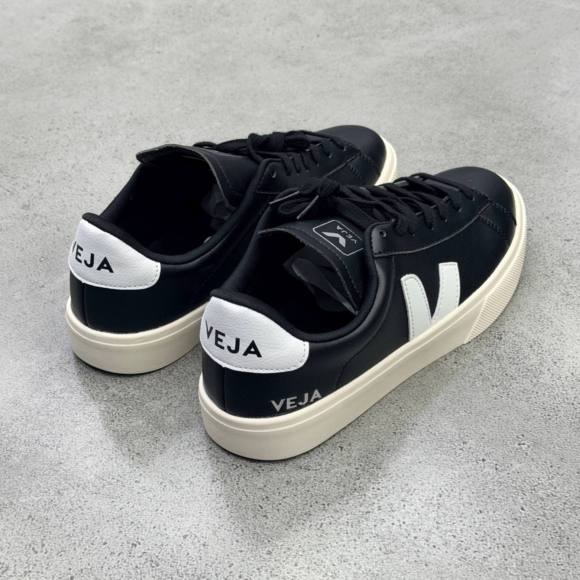 ونس وجا کمپو مشکی سفید Veja Campo Leather Black White 113