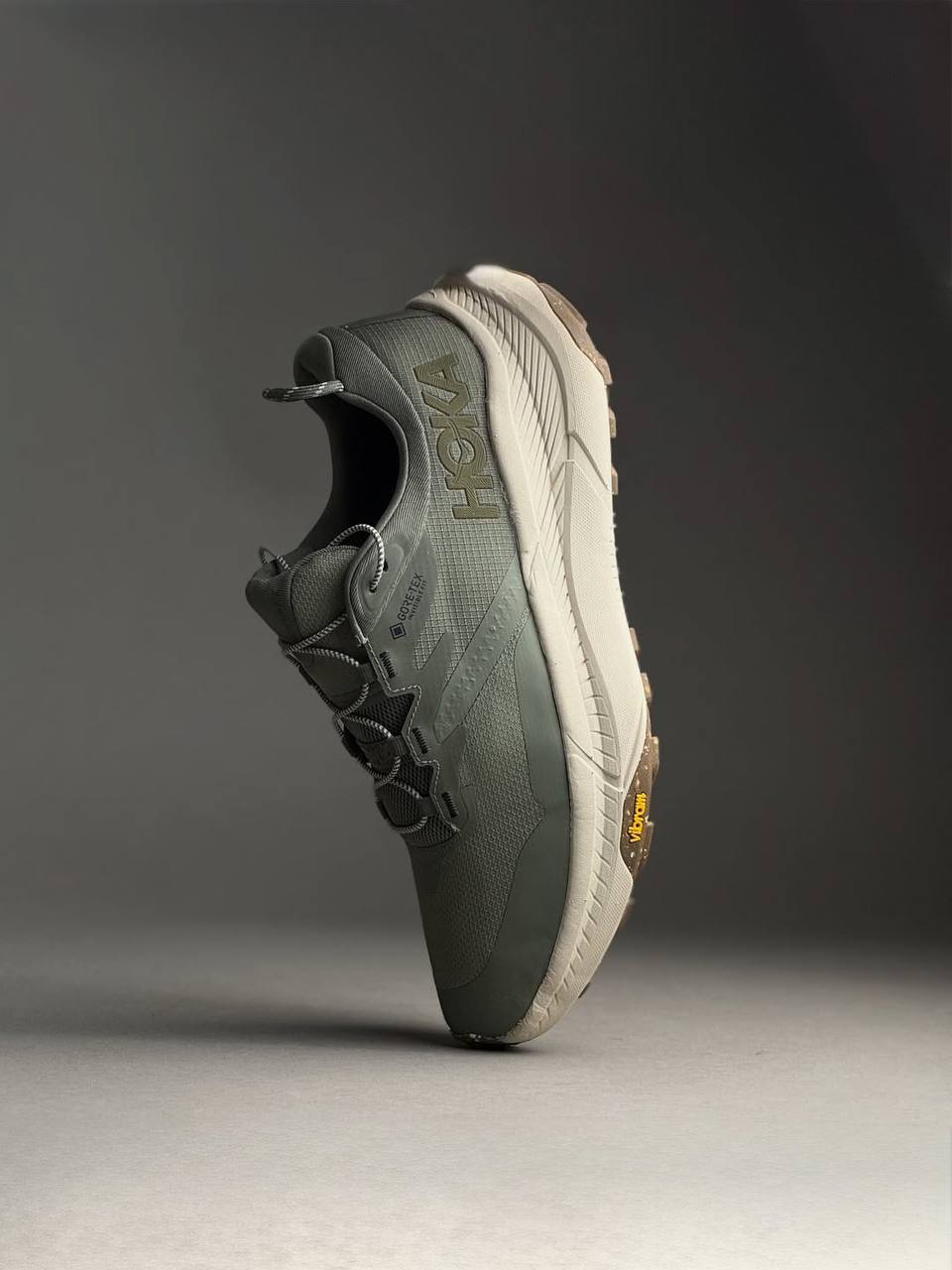 کفش هوکا ترنسپورت سبز زیره سفید کد 