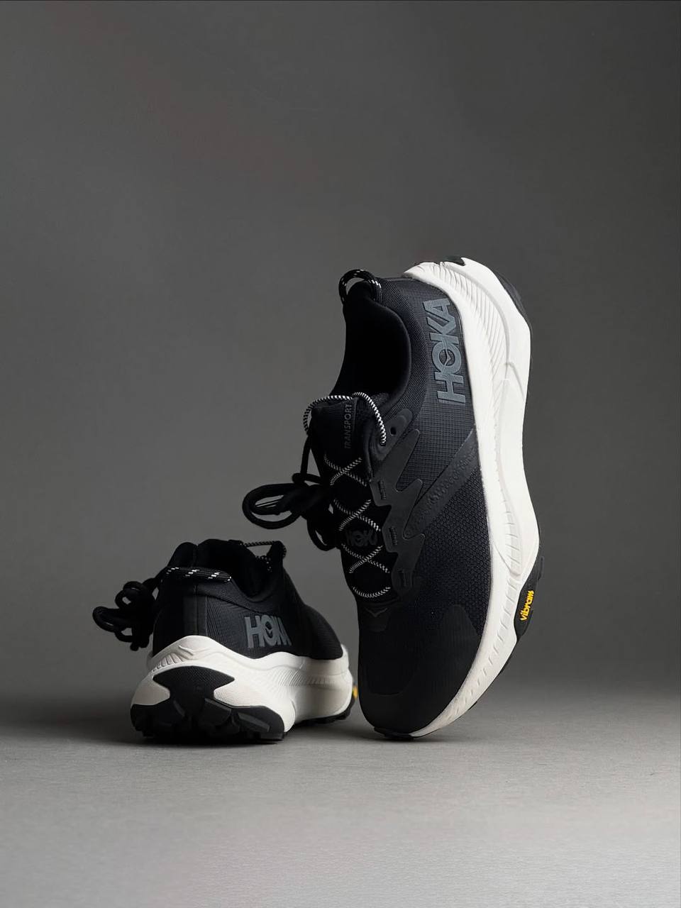 کفش هوکا ترنسپورت مشکی زیره سفید کد 