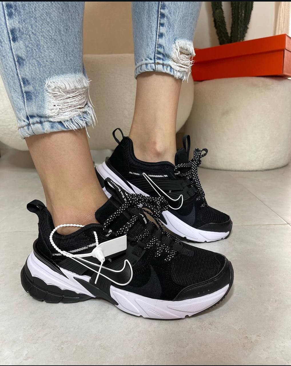  نایک وی تو کی ران Nike v2k run کد