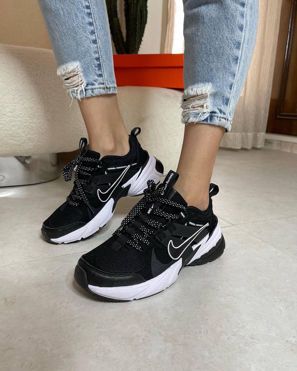  نایک وی تو کی ران Nike v2k run کد