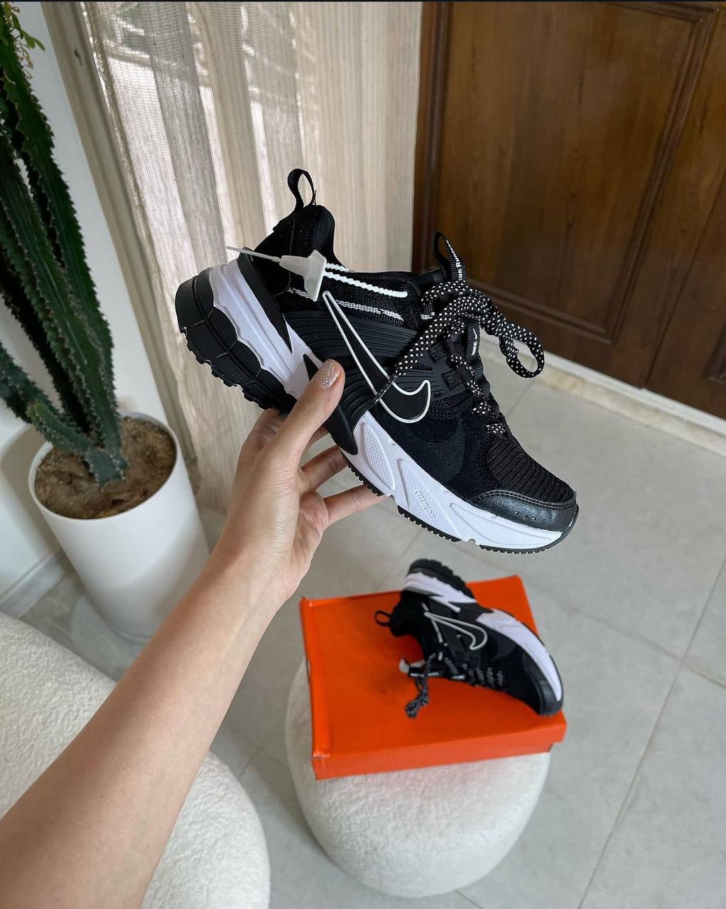  نایک وی تو کی ران Nike v2k run کد 604