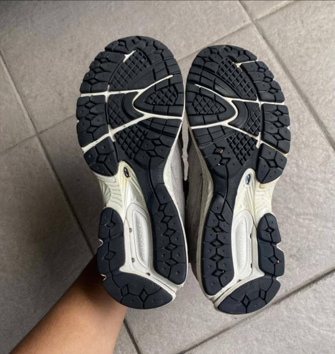 نیوبالانس ۲۰۰۲ آر Newbalance 2002r  کد
